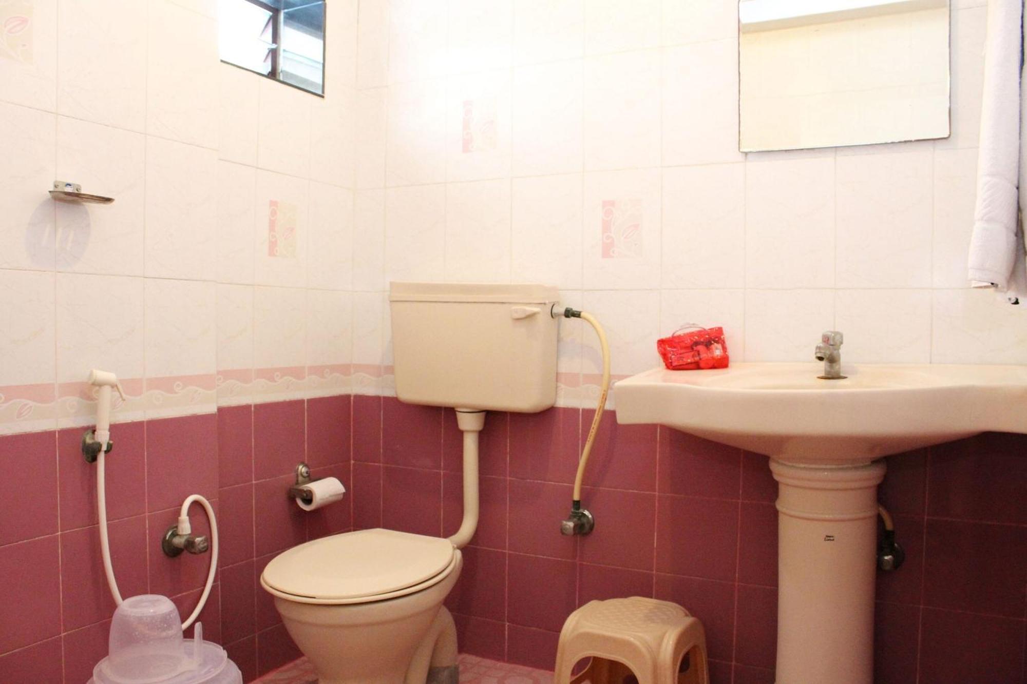 Oyo Hotel Ganga Sagar Near Sri Someshwara Swami Temple Бангалор Екстериор снимка
