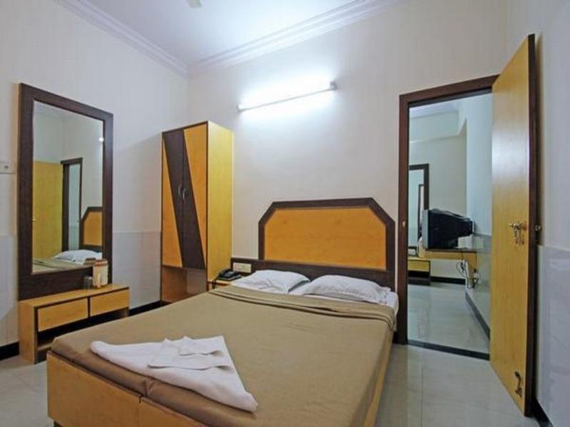 Oyo Hotel Ganga Sagar Near Sri Someshwara Swami Temple Бангалор Екстериор снимка