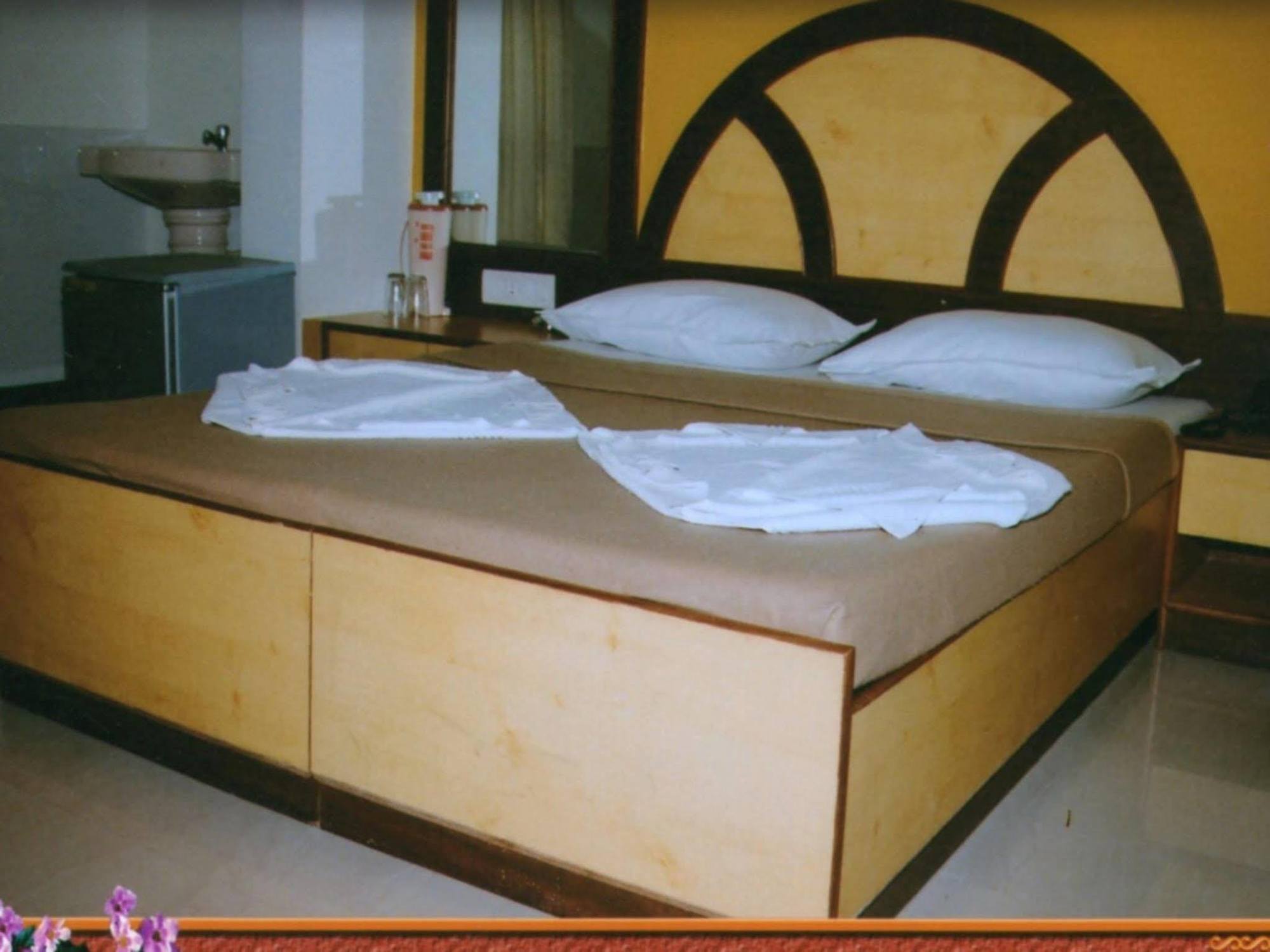 Oyo Hotel Ganga Sagar Near Sri Someshwara Swami Temple Бангалор Екстериор снимка